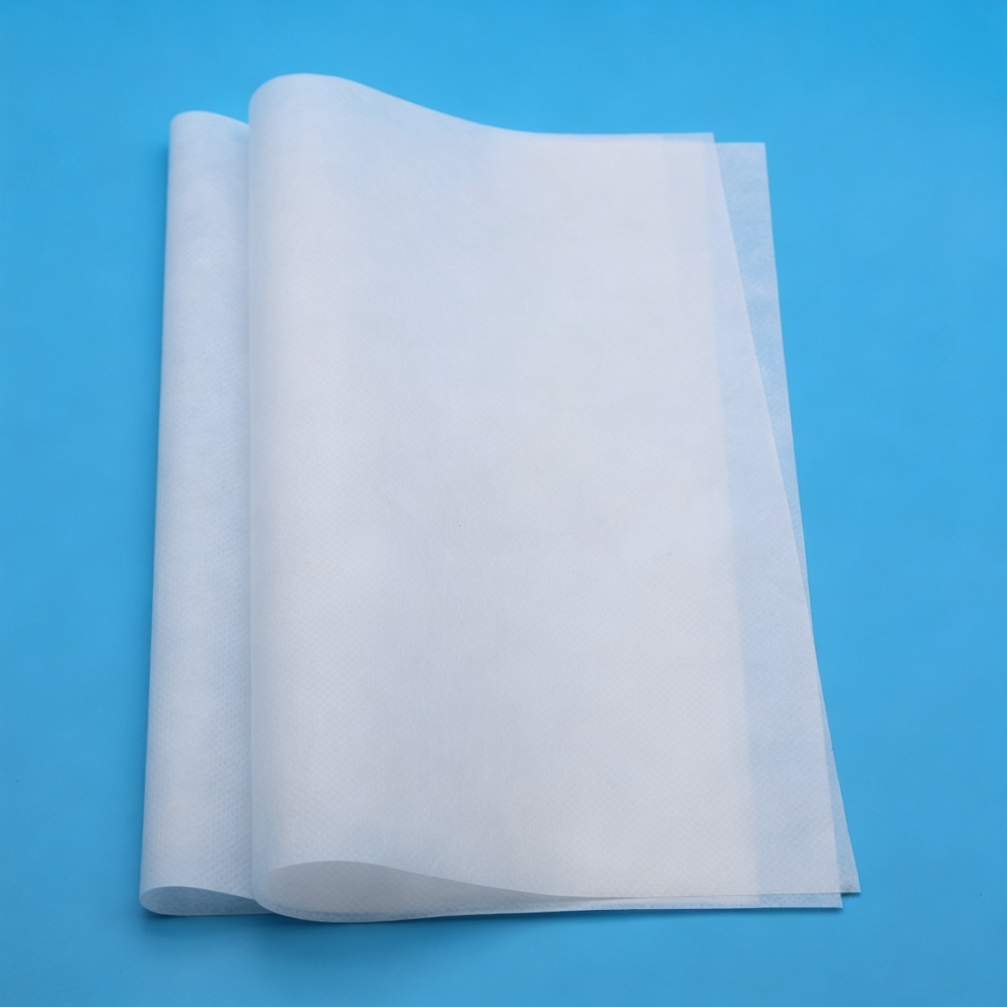 Hydrophilic or water-repellent PP non-woven fabric laminated with PE film